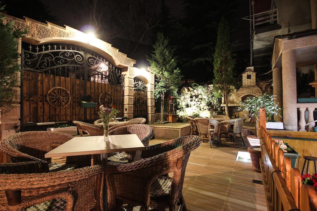 Villa Alexander Skopje Exteriör bild